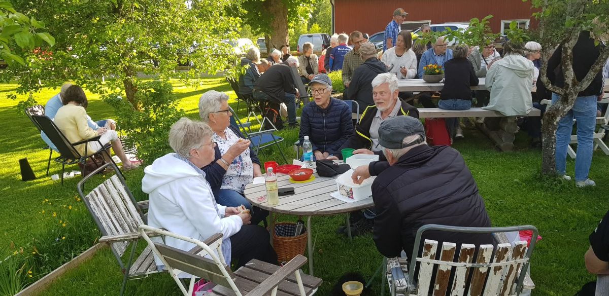 Fika efter aftonvandringen i Ulvahult 2026